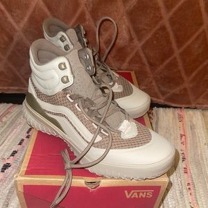 Vans City Hi-arise shoes!!